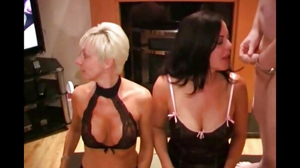 Seksowna orgia w klubie nocnym ze świeżymi studentami z sex filmy mamuśki college'u