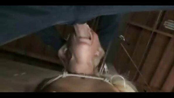Laska z tyłkiem i ogierem kopuluje po pustej sali gimnastycznej porno filmiki z mamuskami
